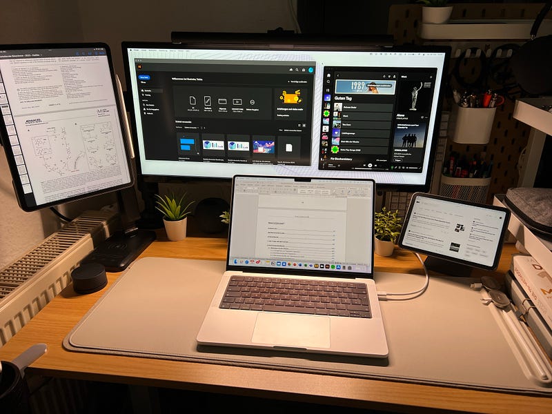 A comprehensive four-screen setup for maximum productivity