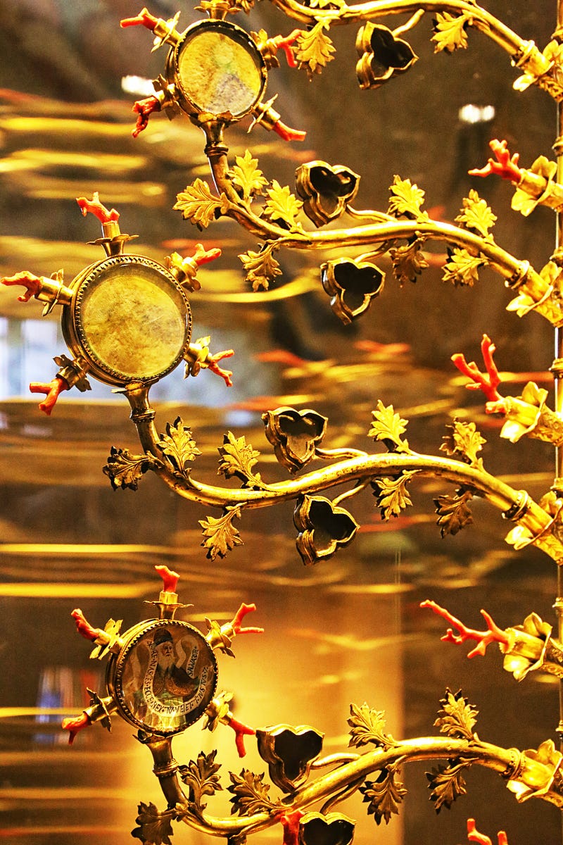 Golden Tree of Lucignano, a medieval goldsmith masterpiece