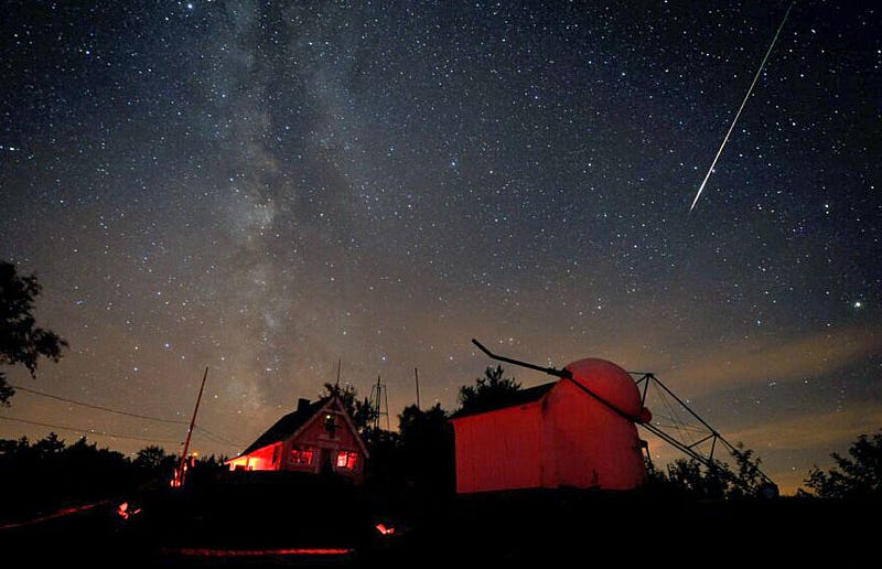 Bright Perseid meteor captured in 2010